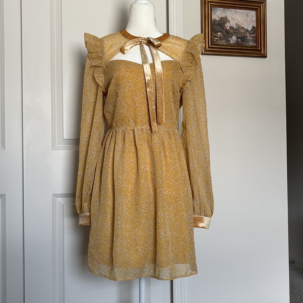 NWT Lulu's 🌻Posh Impression Yellow Floral Print Tie Neck Mini Dress Size medium - Picture 3 of 11